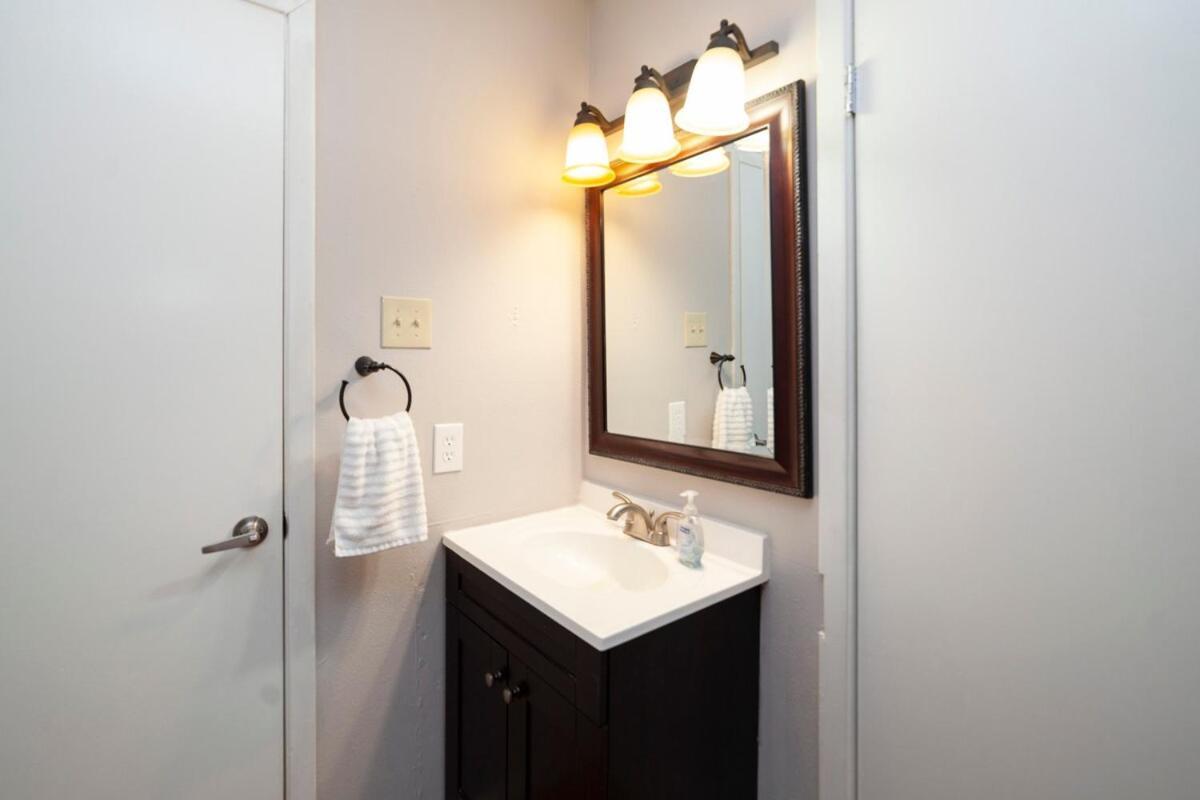 Comfort And Style In Two Bedroom Townhouse *