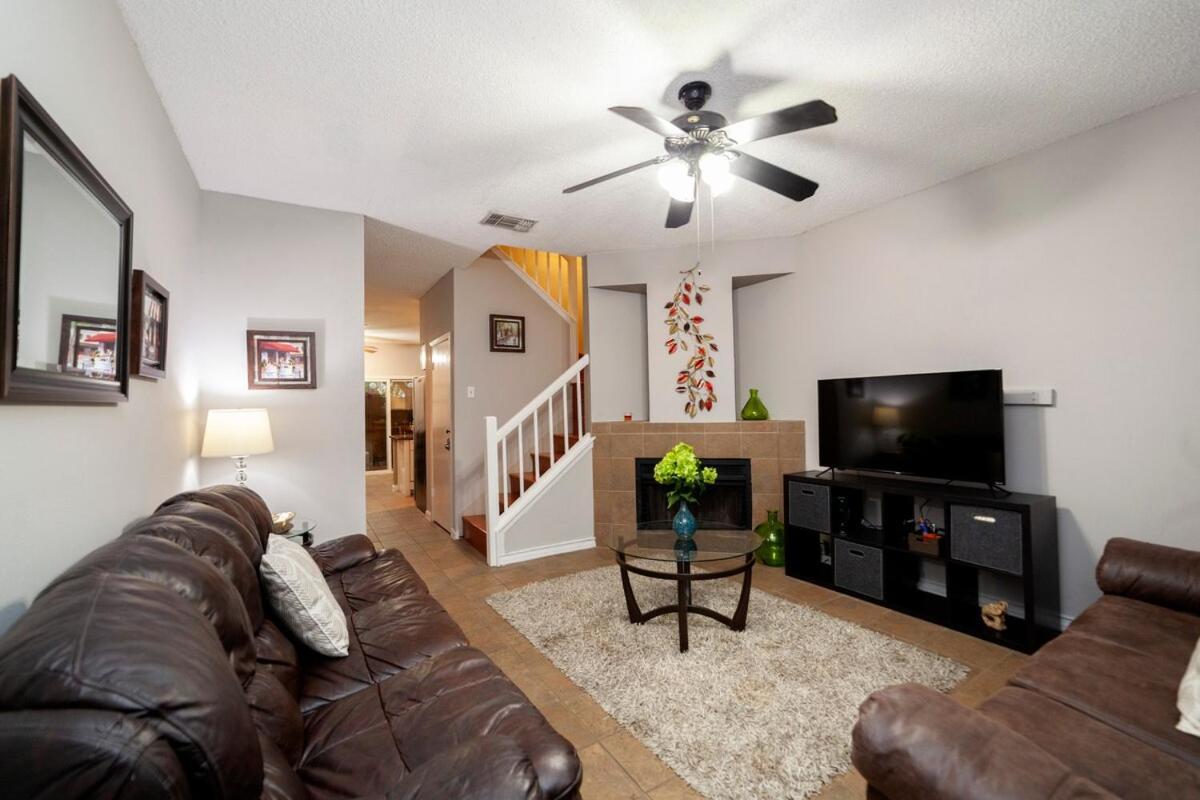 Comfort And Style In Two Bedroom Townhouse *